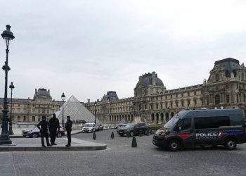 Foto: Heboh! 8 Perhiasan Napoleon Dicuri dari Museum Louvre Paris dalam 4 Menit 2