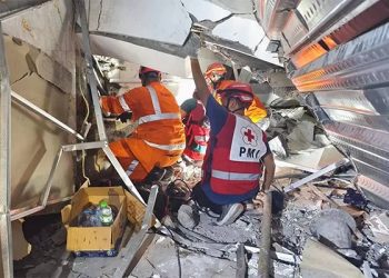 Total jenazah yang telah dievakuasi dari lokasi kejadian hingga saat ini berjumlah sekitar 63 orang.(Dokumentasi Basarnas Surabaya)