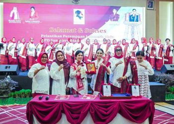 Foto: Rico Waas Dorong Perempuan Jadi Penggerak Kemajuan Bangsa 1