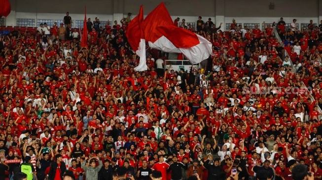 Foto: Antusiasme pendukung Merah-Putih sangat tinggi.
(Foto: Suara.com/Alfian Winanto)