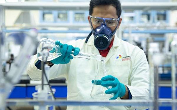 KPI Uji Kualitas BBM di LEMIGAS: Pertamina Jamin Pertalite Hingga Avtur Sesuai Standar 1 Kilang Pertamina Internasional (KPI) melakukan pengujian di laboratorium eksternal guna memastikan kualitas produk BBM-nya sesuai standar.(Foto: Pertamina)