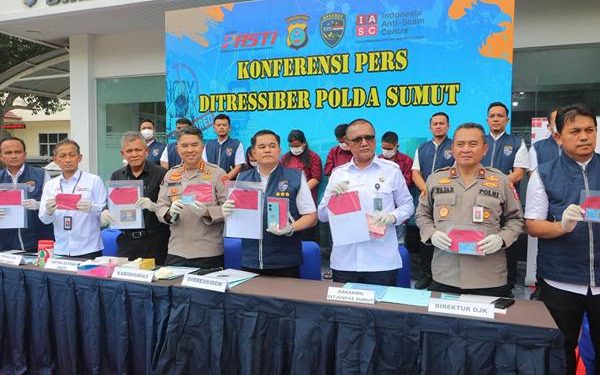 Polda Sumut dan Satgas PASTI  baru-baru ini mengumumkan keberhasilan mereka dalam mengungkap dan menangkap pelaku kasus penipuan keuangan, Rabu (15/10/2025).(Dok:OJK Sumut)