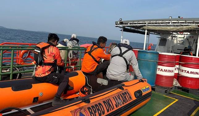 Proses pencarian terhadap satu korban yang masih hilang dari insiden tenggelamnya kapal nelayan di perairan Pulau Bokor, Kepulauan Seribu, DKI Jakarta, telah digelar kemarin, Rabu (8/10).(Foto: BPBD DKI)