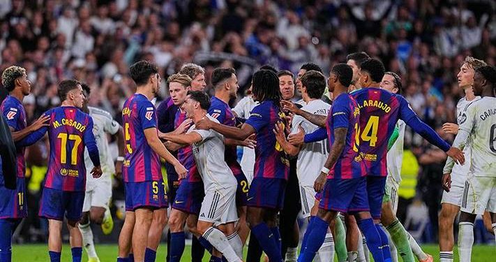 El Clasico: Gol Mbappe & Bellingham Pastikan Real Madrid Kalahkan Barcelona 2-1 1 Kericuhan skuad Real Madrid dan Barcelona.(Foto : Ist)