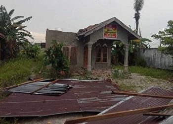 Foto: Diterjang Puting Beliung, Belasan Rumah Warga Serdang Bedagai Rusak Berat, BPBD Turun Tangan 7