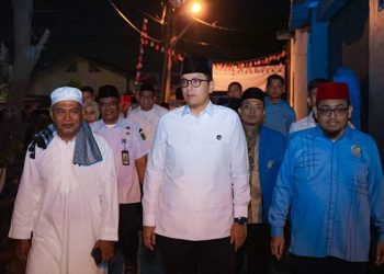 Foto: Program Masjid: Wali Kota Medan Safari Isya, Serahkan Hibah Rp50 Juta 8