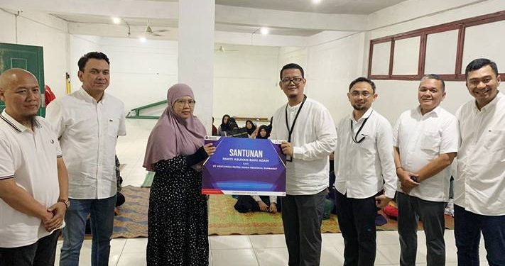 Pertamina Sumbagut Bagikan Rp25 Juta dan Ratusan Nasi Kotak ke Panti Yatim 1 Pertamina Patra Niaga Regional Sumbagut melaksanakan kegiatan santunan kepada anak yatim di Panti Asuhan Bani Adam, yang berlokasi di Jalan Mangaan III, Kota Medan, Jumat (24/101/2025).(Dok:Pertamina Sumbagut)