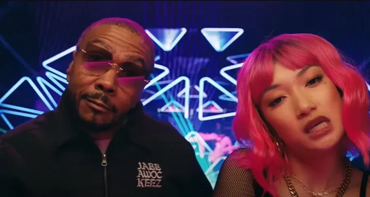 Foto: Timbaland memperkenalkan TaTa Taktumi, artis virtual berbasis Artificial Intelligence (AI).(KPL/Youtube.com/tata)