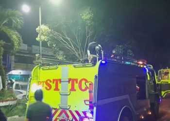 Foto: Kebakaran Hebat di Siantar Timur: 1 Tewas, 3 Mobil Hangus Diduga Korsleting 3
