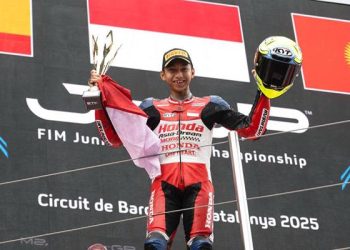 Foto: Start dari Posisi 24, Pebalap Indonesia Juara di Catalunya 6