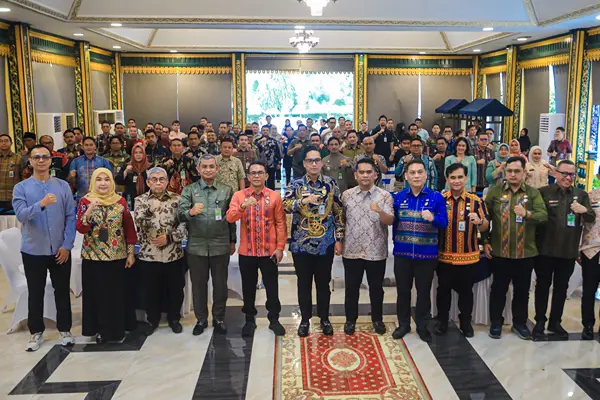 Foto: Seluruh Pimpinan OPD dan Camat se-Kota Medan menandatangani Pakta Integritas Data Driven Leadership.(Dok:Diskominfo Medan)