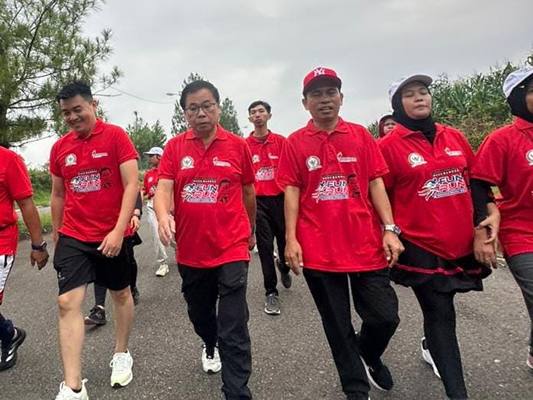 Foto: dr. Sofyan Tan, Anggota Komisi X DPR RI dari Fraksi PDI Perjuangan, saat acara Fun Run Semangat Pemuda 2025 yang sukses digelar di Royal Sumatra, Medan, pada Minggu (2/11).(Ist)