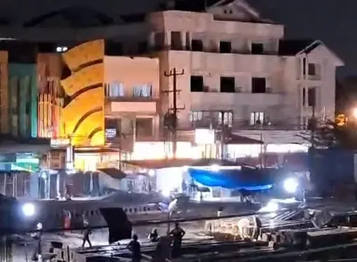 DPRD Desak Dinas PKPCKTR Medan SP3 Pembangunan di Lahan Eks Hotel Garuda Plaza 1 Aktivitas pembangunan di lahan eks Hotel Garuda Plaza di Jalan Sisingamangaraja tapak dilakukan pada malam hari guna menghindari pantauan petugas.(Ist)