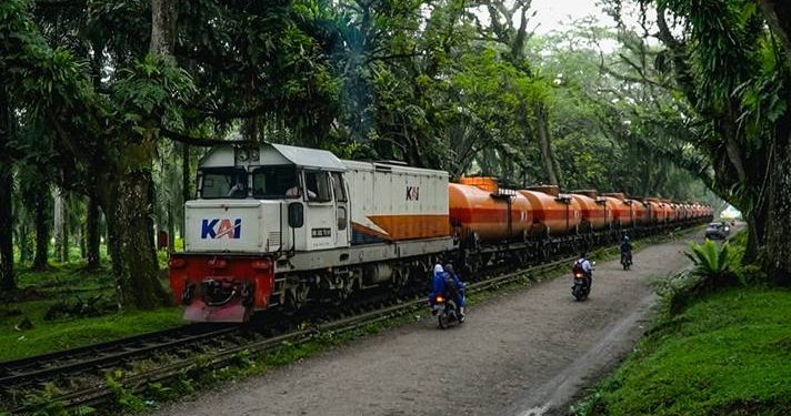Angkutan Barang KAI Divre I Sumut Tumbuh 5 Persen di Bulan Oktober 1 Layanan angkutan barang oleh PT KAI Divre I Sumut mencatat kinerja positif selama Oktober 2025. Total barang yang berhasil diangkut mencapai 52.872 ton.(Dok:KAI Divre I Sumut)
