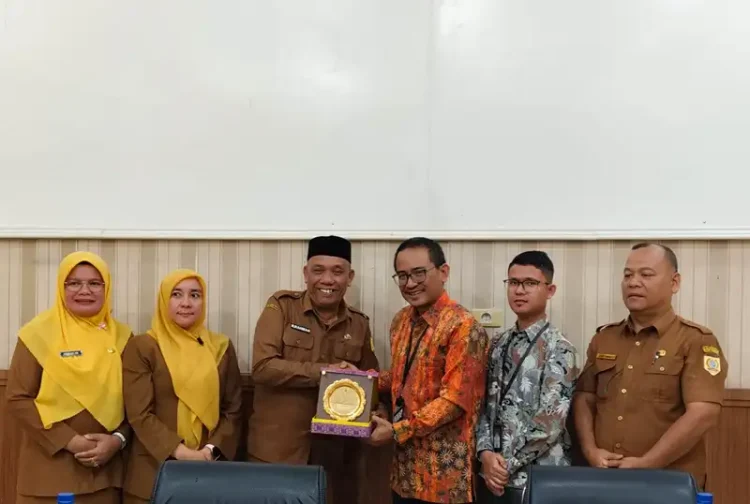 Foto: KPPU Kantor Wilayah I Medan melakukan audiensi resmi di Aula Lantai 3 Kantor Bupati, Selasa, (25/11/2025).(Dok:KPPU)