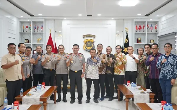 Pertamina Patra Niaga Regional Sumatera Bagian Utara (Sumbagut) melaksanakan kunjungan audiensi dan silaturahmi dengan Kepala Kepolisian Daerah (Kapolda) Sumatera Utara, Selasa (18/11/2025).(Dok:Pertamina Sumbagut)