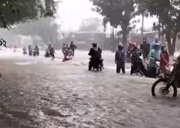 Foto: Banjir Lumpuhkan Medan-Deli Serdang, 15 Titik Terendam 6