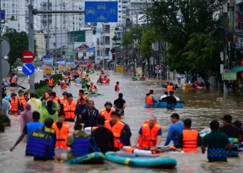 Foto: Banjir Besar Vietnam: Korban Tewas Capai 90 6