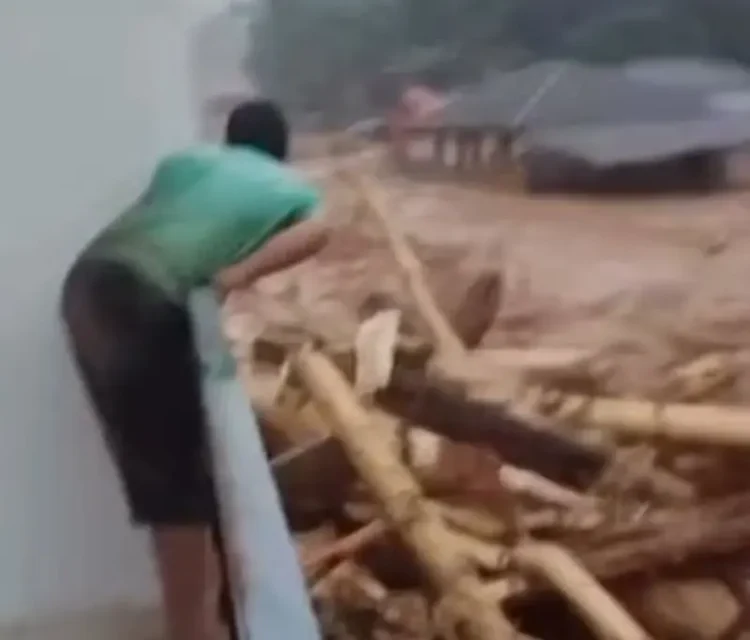 Foto: Tangkapan layar kondisi banjir Kabupaten Tapanuli Tengah (Tapteng). (Foto:Istimewa)