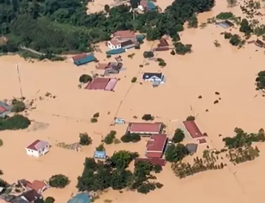 Foto: Bencana hujan deras, banjir, dan tanah longsor yang melanda Vietnam.(Foto X)