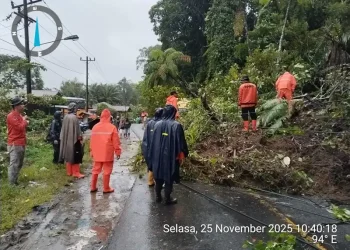 Foto: Banjir Terjang 3 Provinsi: Ratusan Korban Jiwa 9