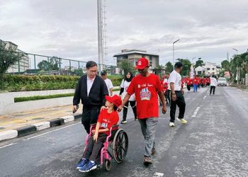 Foto: ​Diguyur Hujan, Gerak Jalan Disabilitas Medan Penuh Semangat 3