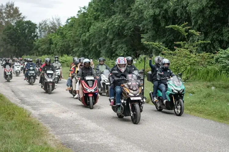 Foto: Kegiatan gathering konsumen AT High Honda 160 dalam kegiatan bertajuk “Honda 160 Pride Goes to Beach” pada 23 November 2025.(Ist)