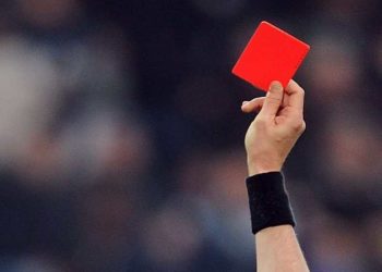 Foto: Wasit Keluarkan 17 Kartu Merah, Sepakbola Rusuh 5