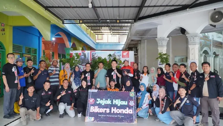 Foto: Komunitas Honda Bikers kembali menunjukkan kepedulian terhadap lingkungan melalui kegiatan yang bertajuk "Jejak Hijau Bikers Honda", yang digelar di Kelurahan Teladan Barat pada 16 November 2025.(Ist)