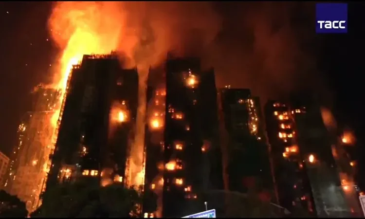 Foto: Peristiwa kebakaran hebat yang melanda kompleks apartemen Wang Fuk Court, Tai Po, pada Rabu (26/11).(Istimewa)