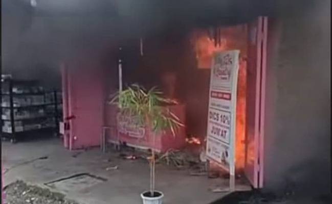 Foto: Toko Laundry Deli Serdang Terbakar, Kerugian Capai Rp150 Juta 10