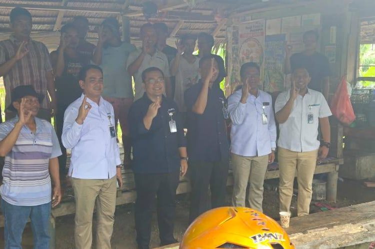 Foto: Perum Bulog Kantor Wilayah Sumatera Utara (Sumut) menobatkan Bintara Pembina Desa (Babinsa) dan penyuluh pertanian sebagai pahlawan di garis depan ketahanan pangan wilayah tersebut.(Dok:Bulog Sumut)