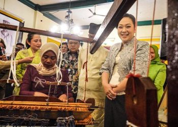 Foto: Dekranasda Medan Dorong Pengrajin Tenun Songket Melayu Terus Berinovasi 7