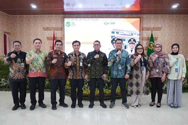 Foto: Wakil Wali Kota Medan, H. Zakiyuddin Harahap
saat menerima audiensi dari Singgahsana Budaya, Kuala Kurau, Perak, Malaysia, di Balai Kota, Kamis (13/11/2025).(Dok:Diskominfo Medan)