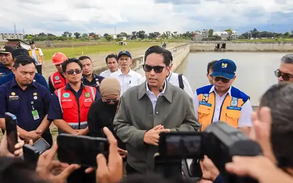 Kolam Detensi Selayang, Solusi Atasi Banjir Medan 1 Wali Kota Medan Rico Tri Putra Bayu Waas meninjau kolam Detensi Selayang di Jalan Abdul Hakim, Tanjung Sari, Kecamatan Medan Selayang (18/11/2025).(Dok:Diakominfo Medan)