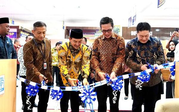 OJK dan Pemkot Resmikan Galeri Investasi di Tebing Tinggi, Dorong Literasi 1 Otoritas Jasa Keuangan (OJK) Provinsi Sumatera Utara bersama Pemerintah Kota Tebing Tinggi meresmikan sebuah Galeri Investasi (GI).(Dok:OJK Sumut)