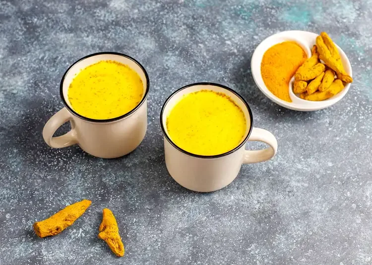 Foto: Ilustrasi minuman susu kunyit (Foto: Freepik)