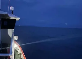 Foto: Kapal Makmur 03 Terbakar, 11 ABK Hilang di Maluku 6