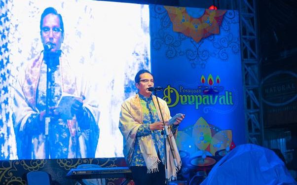 Pesan Deepavali Wali Kota Medan: Ajak Warga Nyalakan Cahaya di Keluarga 1 Wali Kota Rico Waas saat menghadiri perayaan Deepavali di Little India, Jalan Zainul Arifin, pada Sabtu (8/11/2025) malam.(Dok:Diskominfo Medan)