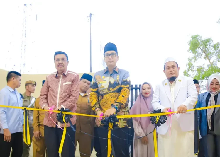 Foto: Wali Kota Medan, Rico Tri Putra Bayu Waas saat peresmian Masjid Ummi Tasiyah, di Sekolah SMP dan SMA Islam dan Dakwah Al Fatih, jalan Marelan II, Senin, (24/11/2025).(Dok:Diskominfo Medan)