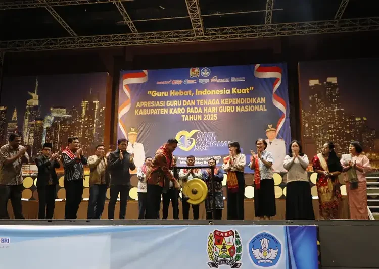 Foto: Puncak peringatan Hari Guru Nasional 2025 di Kabupaten Karo dilaksanakan meriah oleh Dinas Pendidikan (Disdik), Kamis, 27 November 2025.(Dok:TF)