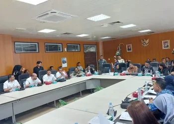 Foto: DPRD Medan Sahuti Aspirasi Warga, Minta PT Agro Ray Mas Ditutup 5