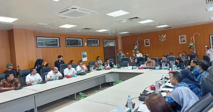 RDP lintas Komisi DPRD Medan membahas terkait PT Agro Ray Mas yang berdomisili di Kelurahan Sei Mati, Medan Labuhan, Senin (17/11/2025).(Ist)