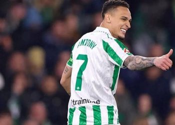 Foto: Efektif! Real Betis Tundukkan Lyon 2-0 di Liga Europa 10