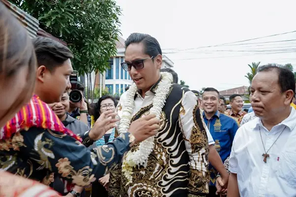 Foto: Wali Kota Medan, Rico Tri Putra Bayu Waas, saat menghadiri acara Safari Natal Pemko Medan di Gereja Katolik Paroki St. Fransiskus Assisi Padang Bulan, Jalan Bunga Ester, Kecamatan Medan Selayang, pada Minggu (23/11/2025).(Dok:Diskominfo Medan)