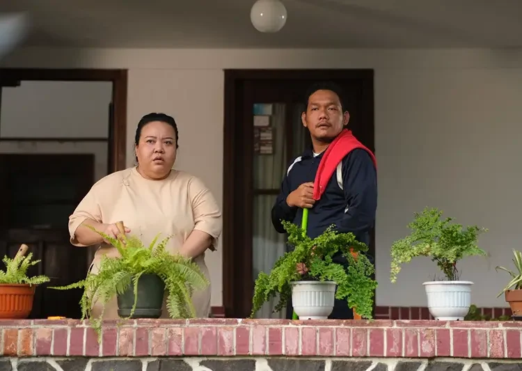 Foto: Film komedi-drama yang paling dinanti, Mertua Ngeri Kali, kini resmi menyapa penonton di seluruh Indonesia.(Foto: im_a_gin_e)
