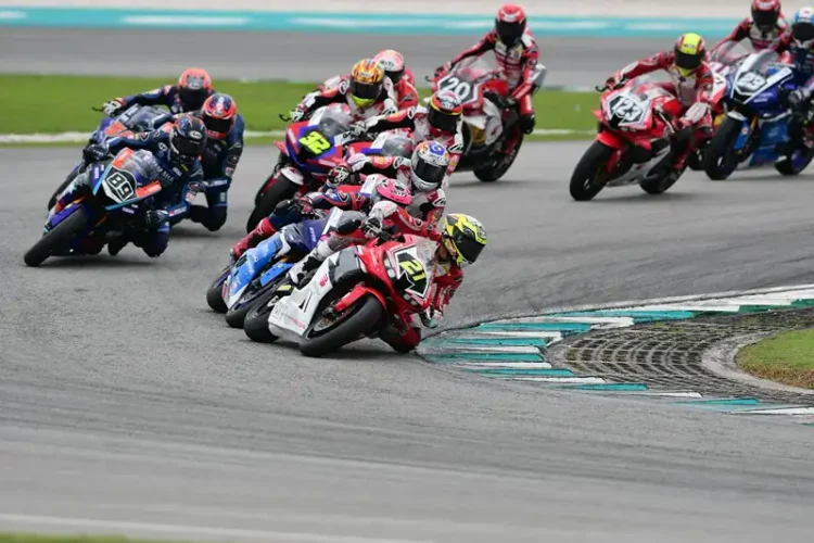 Foto: Di kelas SS600, Muhammad Adenanta Putra akan berburu gelar pertamanya di level Asia bersama CBR600RR.(Ist)