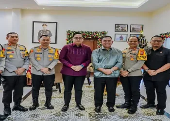Foto: Rico Waas Hadiri Open House Natal Kapolda Sumut 7