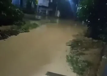 Foto: Sungai Aek Sirahar Naik 2 Meter, Warga Was-Was 2