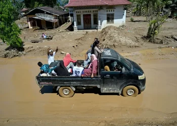 Foto: Akses Jalan ke Kecamatan Tukka Kembali Lancar 3
